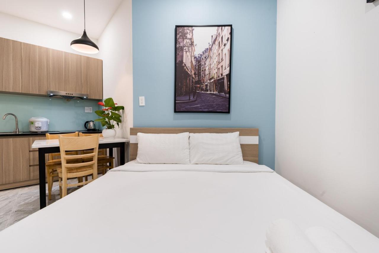 The Arrivals Airport Tower Bed & Breakfast *