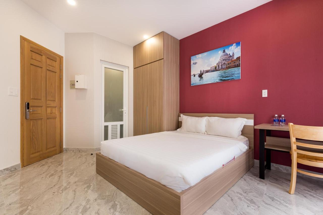 Bed & Breakfast The Arrivals Airport Tower *