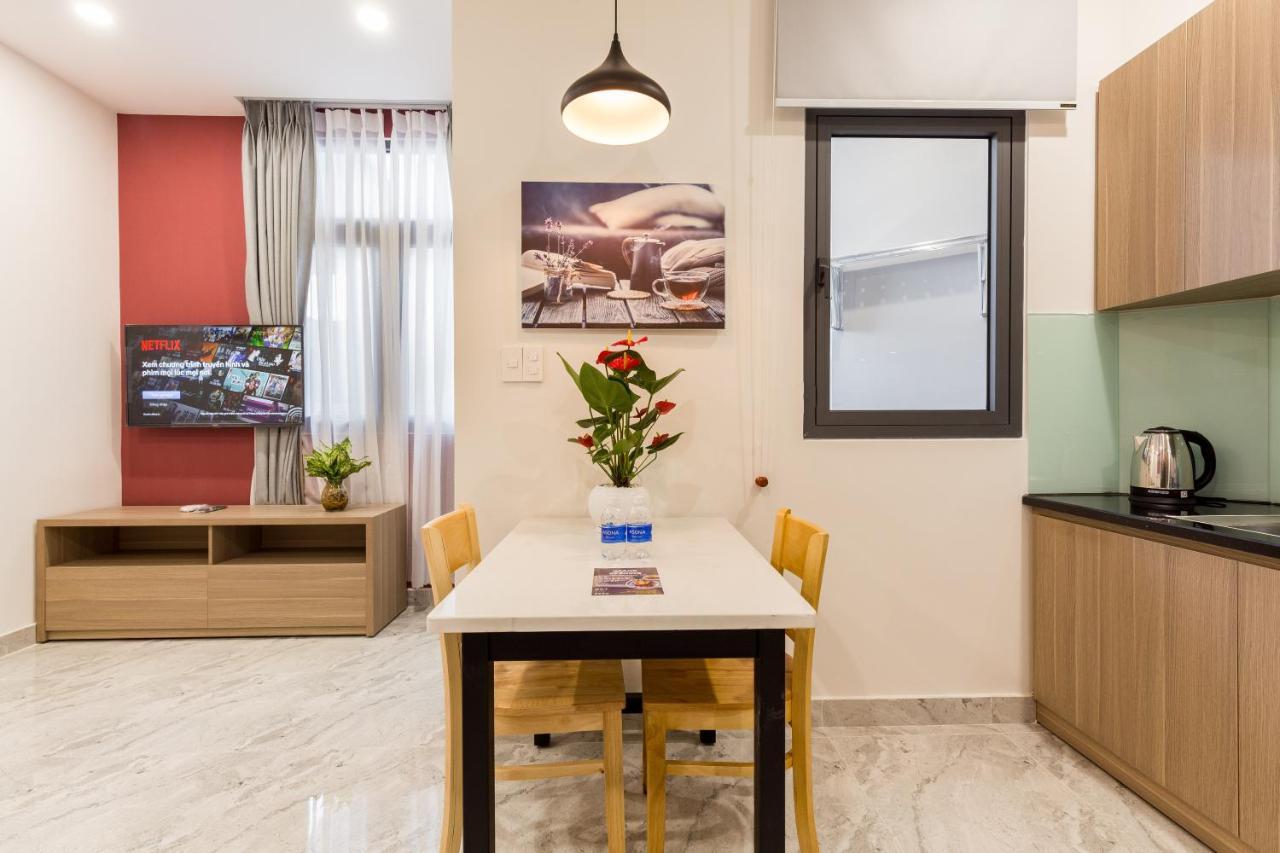 The Arrivals Airport Tower Bed & Breakfast *