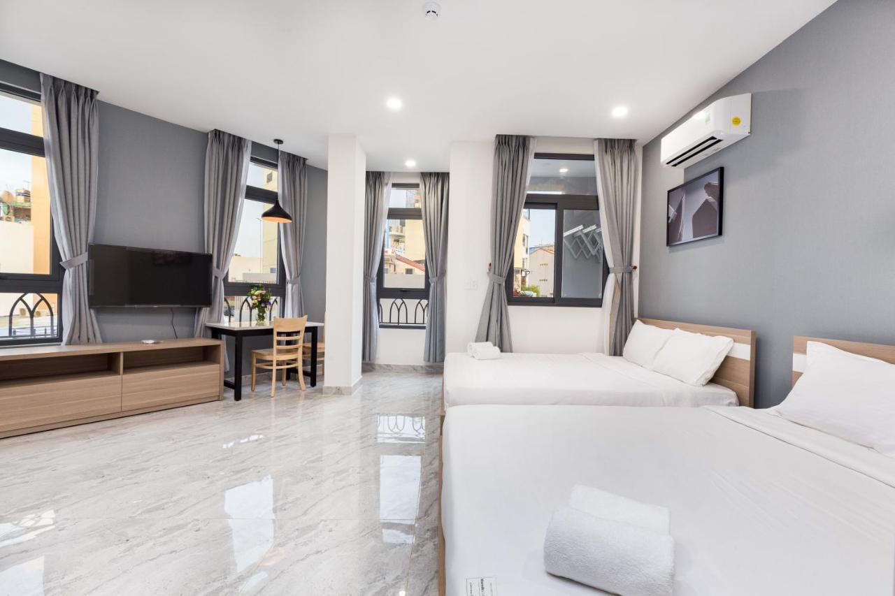 The Arrivals Airport Tower Bed & Breakfast *